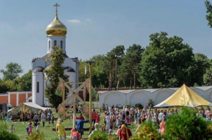 v-dzerzhinskom-proshjol-festival-ugreshskij-suvenir-6d68af5-716x473 Без рубрики 